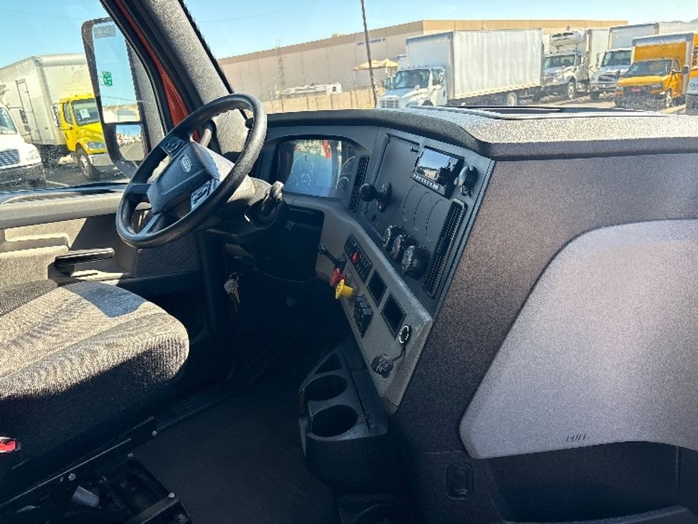 Sleeper Tractor-Heavy Duty Tractors-Freightliner-2019-T11664ST-Phoenix-AZ-565,504\n\t\tmiles-$ 52,750 - Image 15