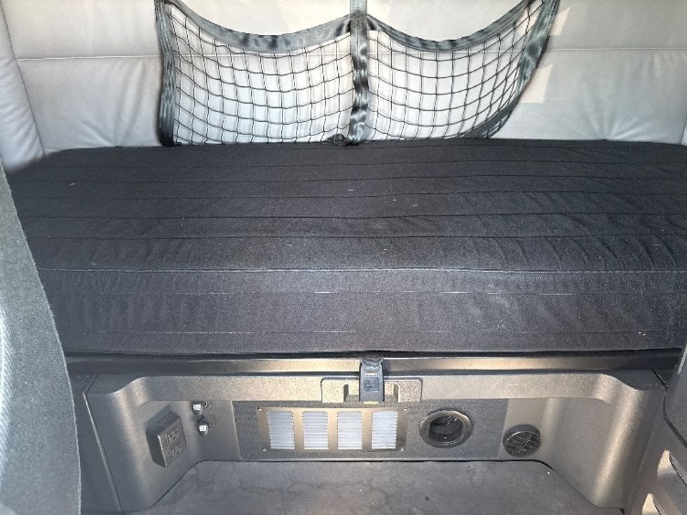 Sleeper Tractor-Heavy Duty Tractors-Freightliner-2019-T11664ST-Phoenix-AZ-565,504\n\t\tmiles-$ 52,750 - Image 17