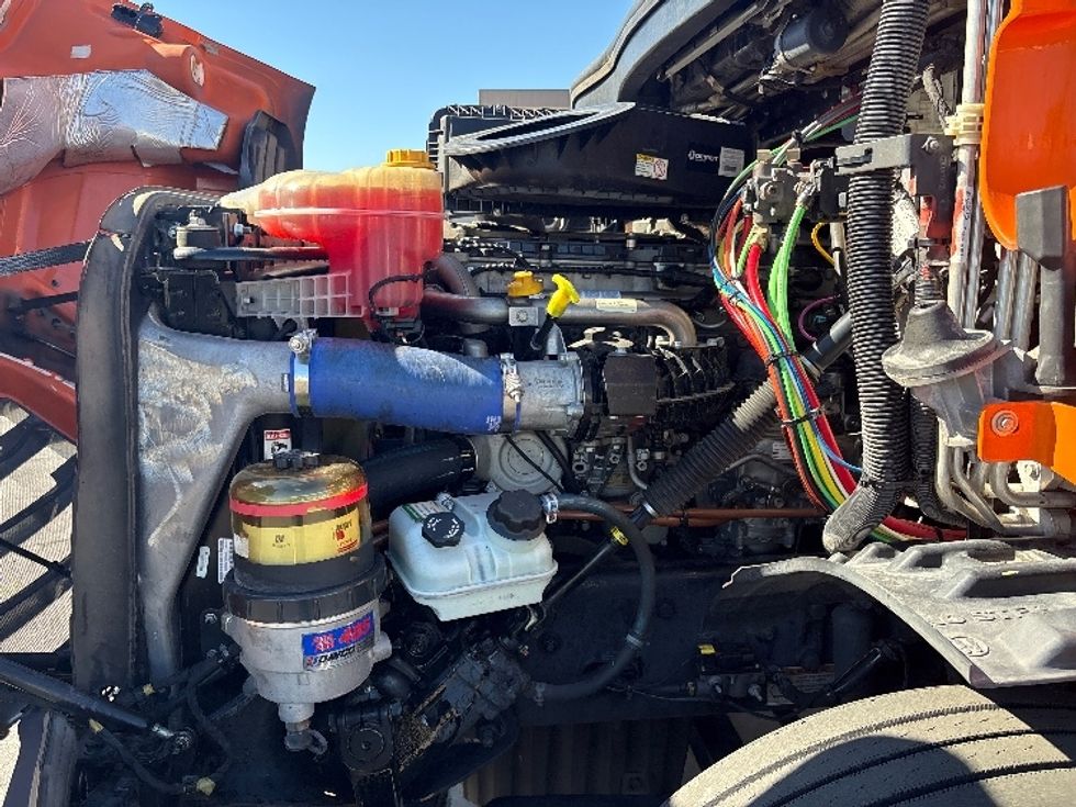 Sleeper Tractor-Heavy Duty Tractors-Freightliner-2019-T11664ST-Phoenix-AZ-565,504\n\t\tmiles-$ 52,750 - Image 21