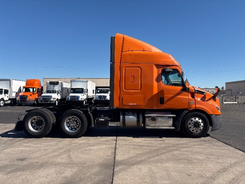 Sleeper Tractor-Heavy Duty Tractors-Freightliner-2019-T11664ST-Phoenix-AZ-565,504\n\t\tmiles-$ 52,750 - Image 8