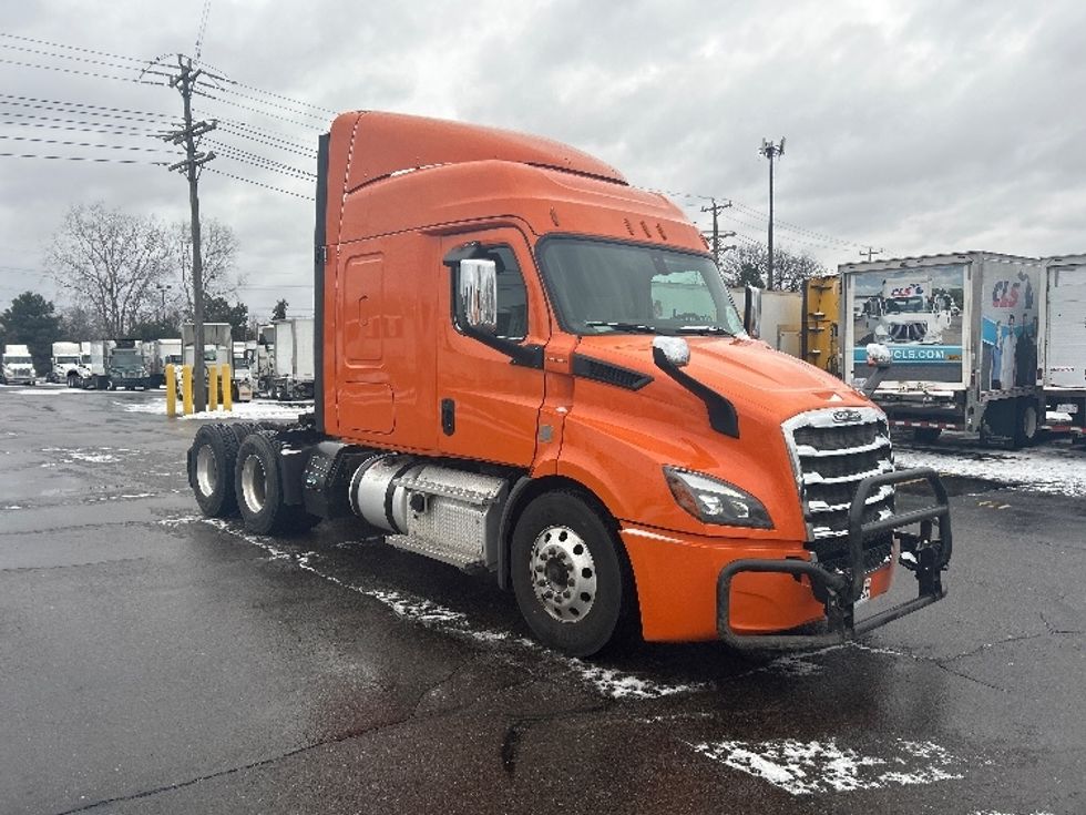 Sleeper Tractor-Heavy Duty Tractors-Freightliner-2019-T11664ST-Plymouth-MI-344,195\n\t\tmiles-$ 56,750 - Image 1