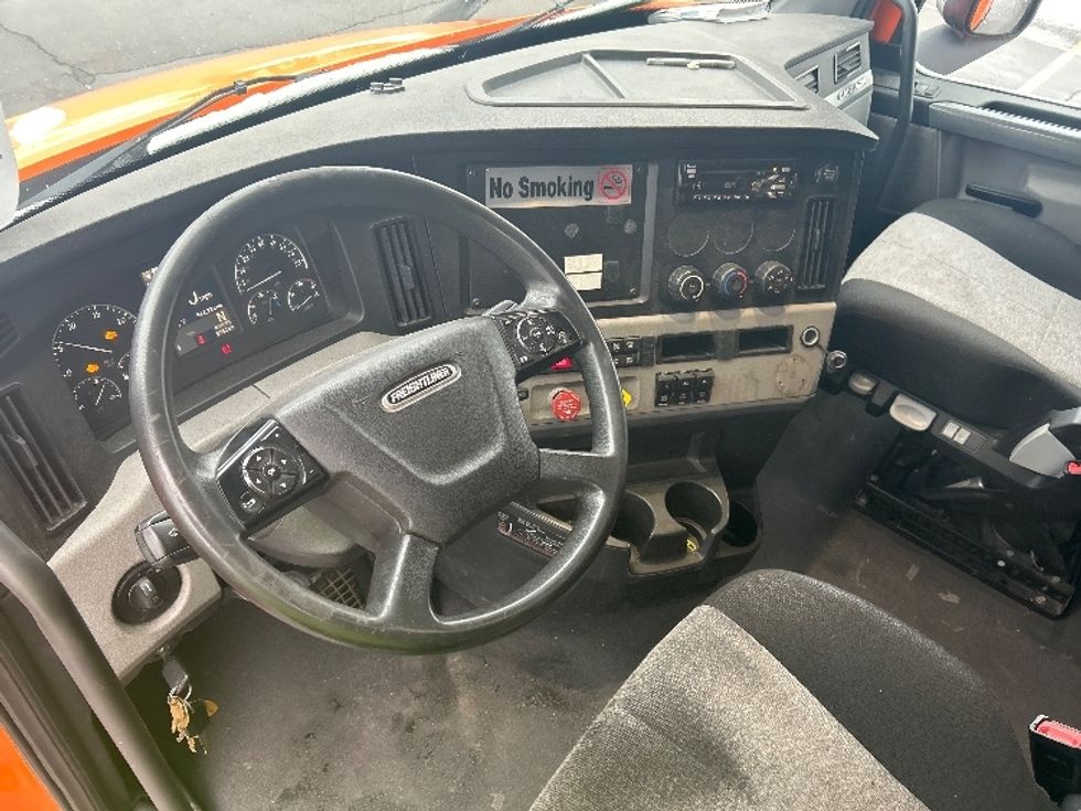 Sleeper Tractor-Heavy Duty Tractors-Freightliner-2019-T11664ST-Plymouth-MI-344,195\n\t\tmiles-$ 56,750 - Image 10