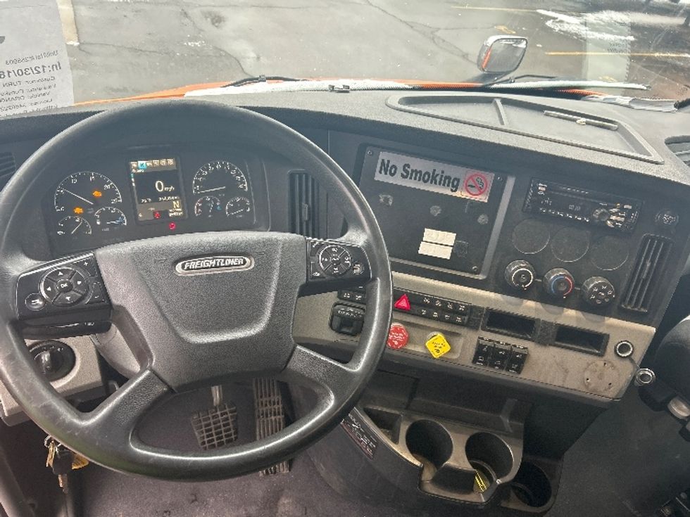 Sleeper Tractor-Heavy Duty Tractors-Freightliner-2019-T11664ST-Plymouth-MI-344,195\n\t\tmiles-$ 56,750 - Image 11
