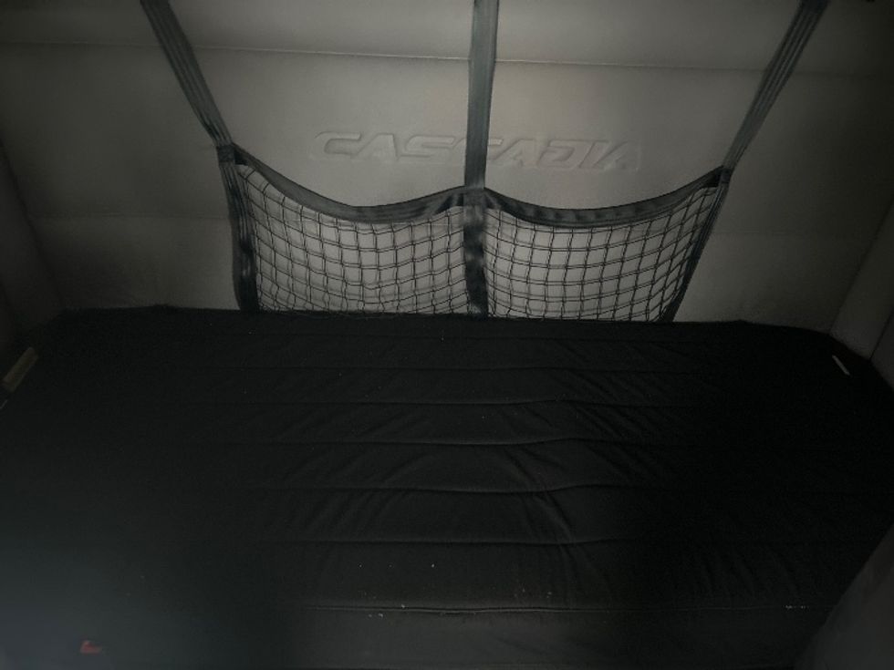 Sleeper Tractor-Heavy Duty Tractors-Freightliner-2019-T11664ST-Plymouth-MI-344,195\n\t\tmiles-$ 56,750 - Image 16