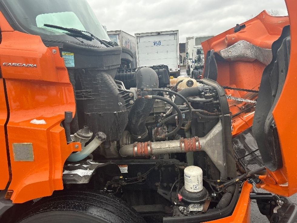 Sleeper Tractor-Heavy Duty Tractors-Freightliner-2019-T11664ST-Plymouth-MI-344,195\n\t\tmiles-$ 56,750 - Image 19