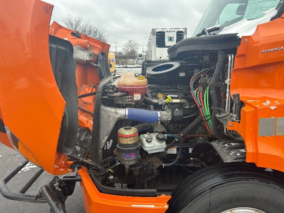 Sleeper Tractor-Heavy Duty Tractors-Freightliner-2019-T11664ST-Plymouth-MI-344,195\n\t\tmiles-$ 56,750 - Image 20