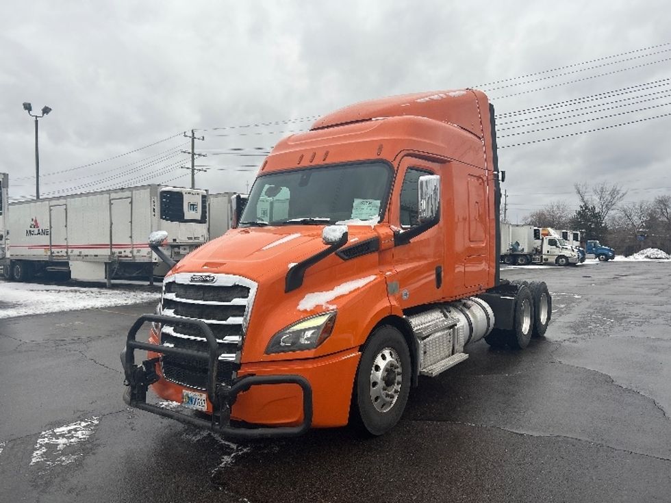 Sleeper Tractor-Heavy Duty Tractors-Freightliner-2019-T11664ST-Plymouth-MI-344,195\n\t\tmiles-$ 56,750 - Image 3
