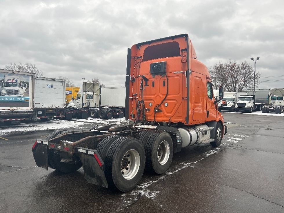Sleeper Tractor-Heavy Duty Tractors-Freightliner-2019-T11664ST-Plymouth-MI-344,195\n\t\tmiles-$ 56,750 - Image 7