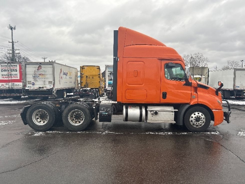 Sleeper Tractor-Heavy Duty Tractors-Freightliner-2019-T11664ST-Plymouth-MI-344,195\n\t\tmiles-$ 56,750 - Image 8