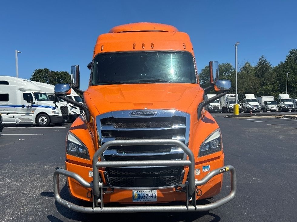 Sleeper Tractor-Heavy Duty Tractors-Freightliner-2019-T11664ST-Swedesboro-NJ-352,853\n\t\tmiles-$ 60,250 - Image 2
