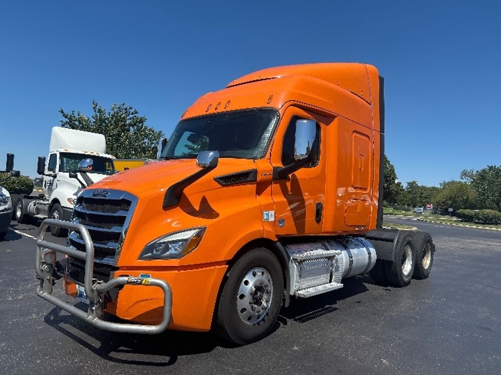 Sleeper Tractor-Heavy Duty Tractors-Freightliner-2019-T11664ST-Swedesboro-NJ-352,853\n\t\tmiles-$ 60,250 - Image 3