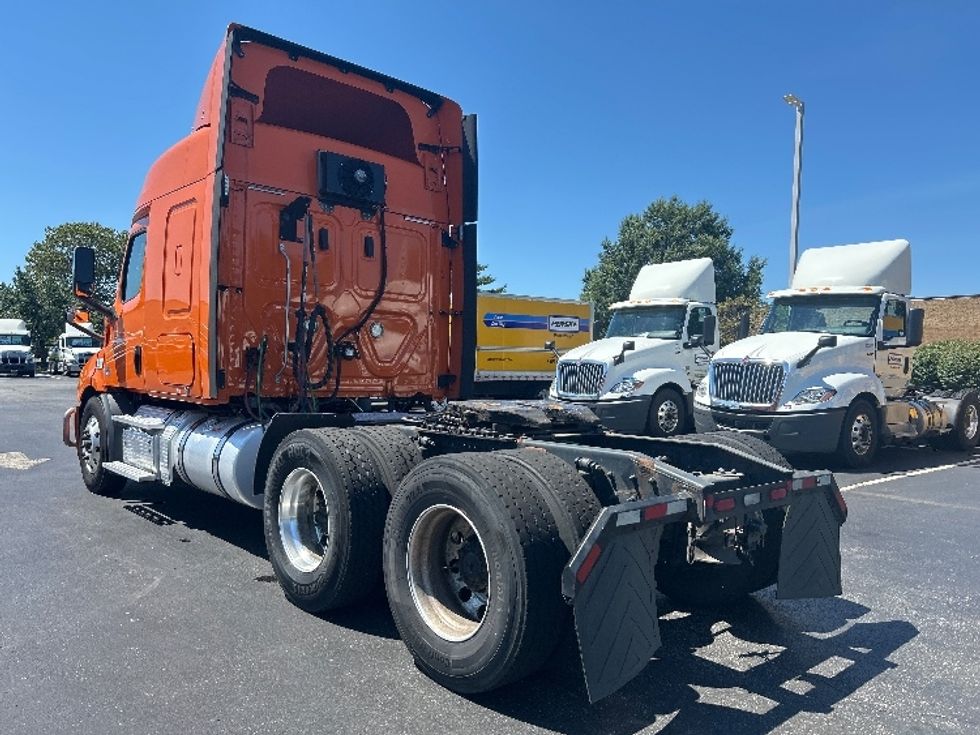 Sleeper Tractor-Heavy Duty Tractors-Freightliner-2019-T11664ST-Swedesboro-NJ-352,853\n\t\tmiles-$ 60,250 - Image 5