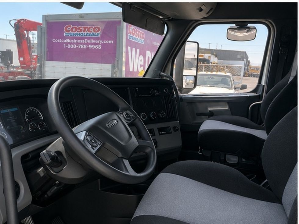 Sleeper Tractor-Heavy Duty Tractors-Freightliner-2019-T11664ST-Torrance-CA-168,000\n\t\tmiles-$ 68,250 - Image 10