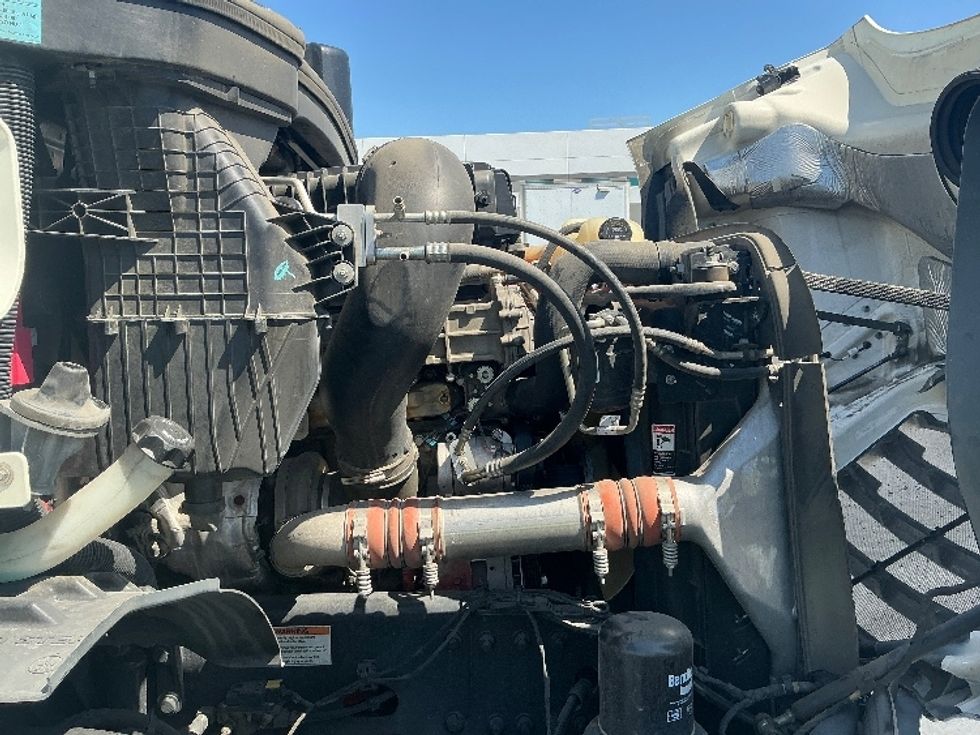 Sleeper Tractor-Heavy Duty Tractors-Freightliner-2019-T11664ST-Torrance-CA-168,000\n\t\tmiles-$ 68,250 - Image 19