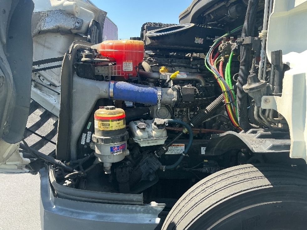 Sleeper Tractor-Heavy Duty Tractors-Freightliner-2019-T11664ST-Torrance-CA-168,000\n\t\tmiles-$ 68,250 - Image 20
