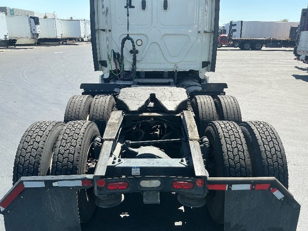 Sleeper Tractor-Heavy Duty Tractors-Freightliner-2019-T11664ST-Torrance-CA-168,000\n\t\tmiles-$ 68,250 - Image 6