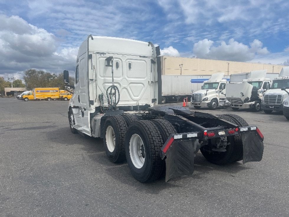 Sleeper Tractor-Heavy Duty Tractors-Freightliner-2019-T11664ST-West Sacramento-CA-128,058\n\t\tmiles-$ 80,000 - Image 5