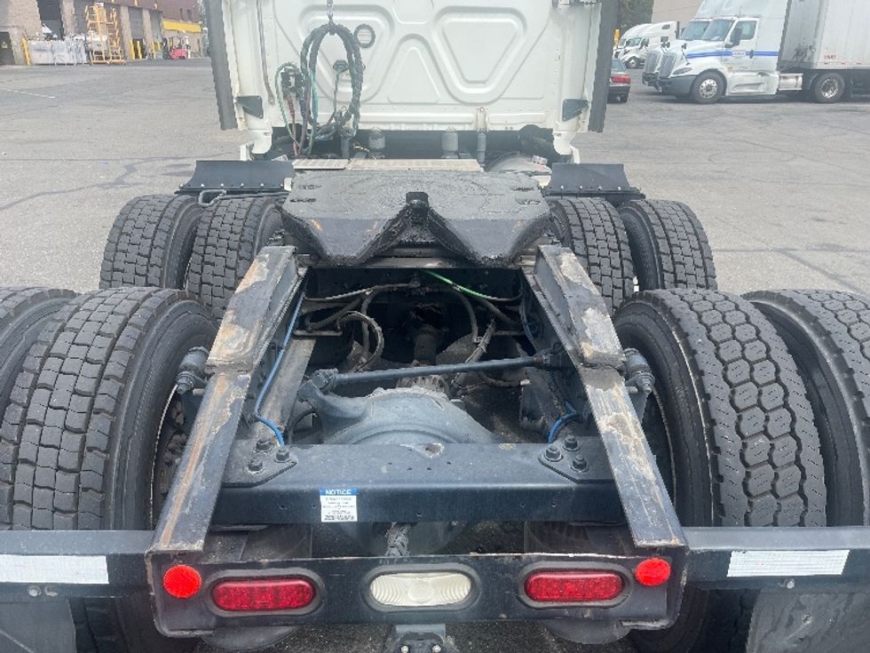 Sleeper Tractor-Heavy Duty Tractors-Freightliner-2019-T11664ST-West Sacramento-CA-128,058\n\t\tmiles-$ 80,000 - Image 6