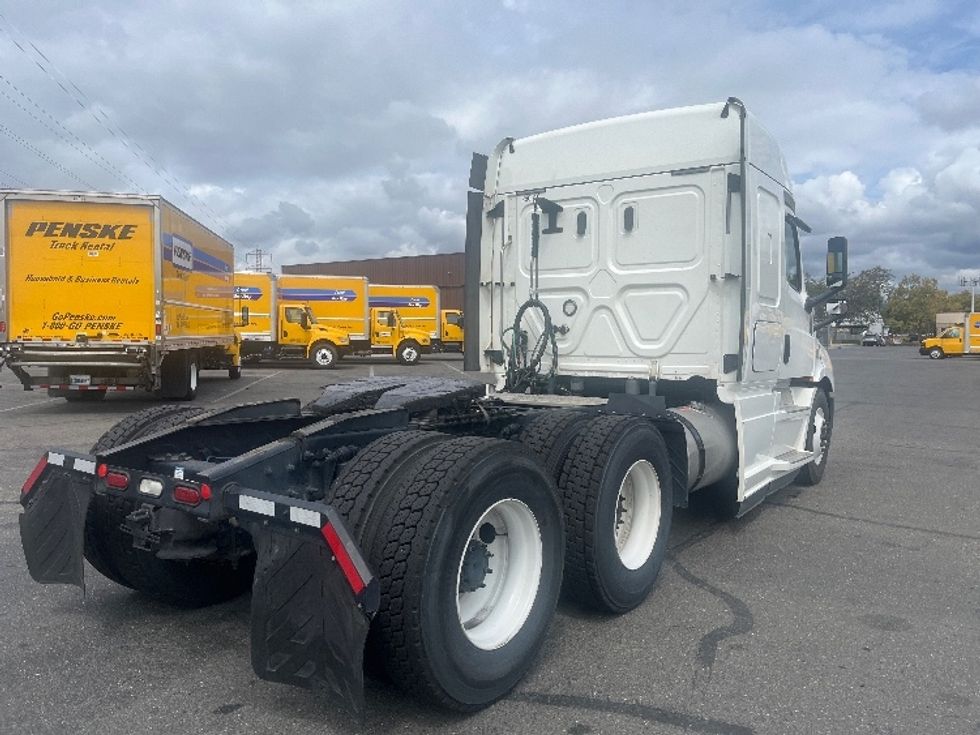 Sleeper Tractor-Heavy Duty Tractors-Freightliner-2019-T11664ST-West Sacramento-CA-128,058\n\t\tmiles-$ 80,000 - Image 7
