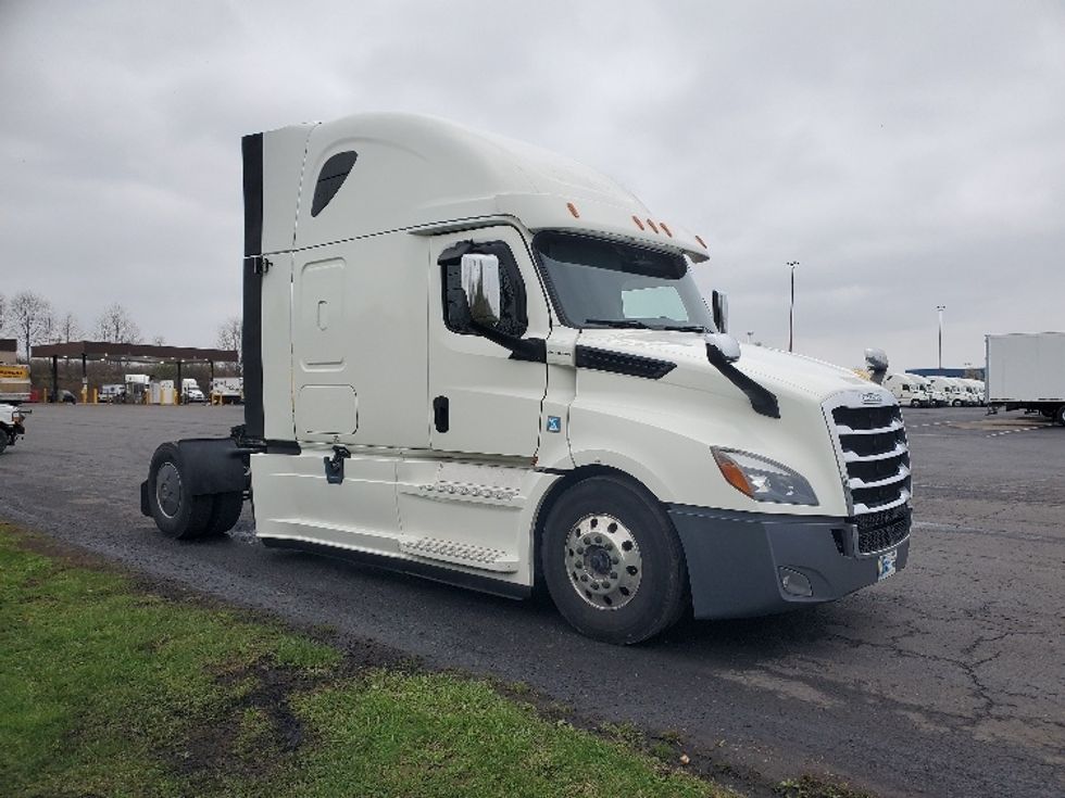 Sleeper Tractor-Heavy Duty Tractors-Freightliner-2019-T12642ST-White Deer-PA-573,775\n\t\tmiles-$ 54,000 - Image 1