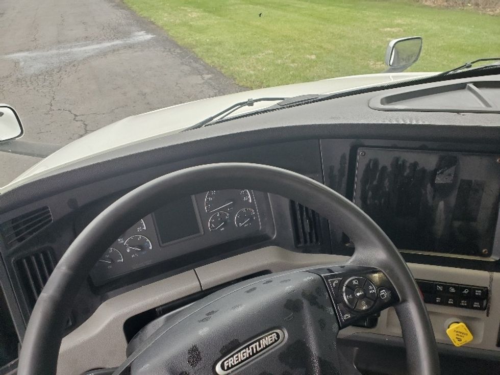 Sleeper Tractor-Heavy Duty Tractors-Freightliner-2019-T12642ST-White Deer-PA-573,775\n\t\tmiles-$ 54,000 - Image 11