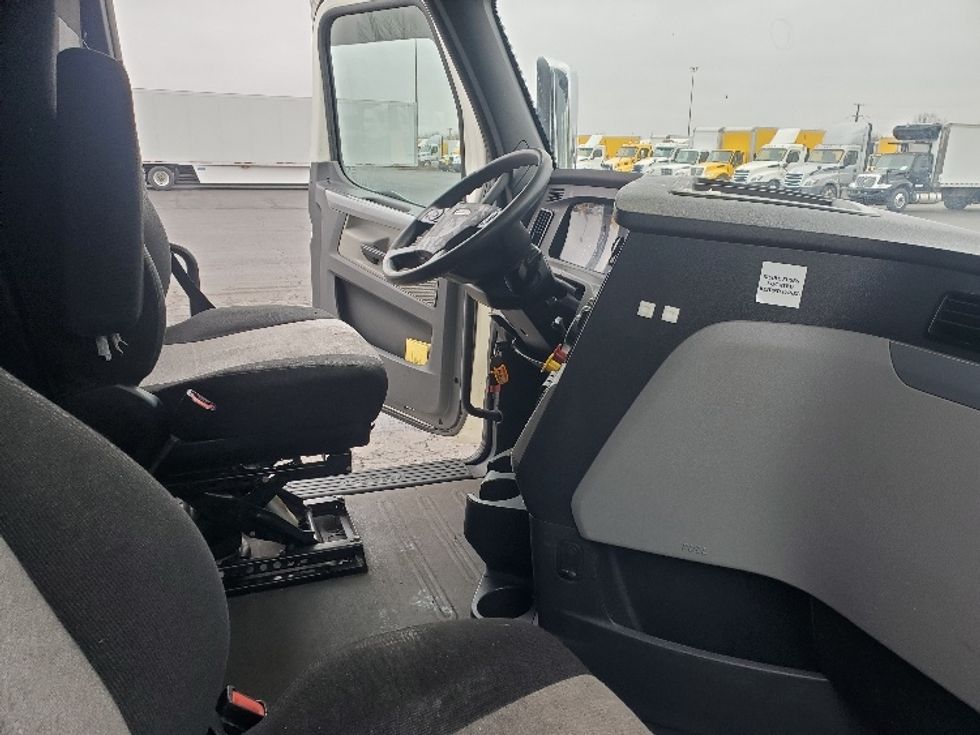 Sleeper Tractor-Heavy Duty Tractors-Freightliner-2019-T12642ST-White Deer-PA-573,775\n\t\tmiles-$ 54,000 - Image 15