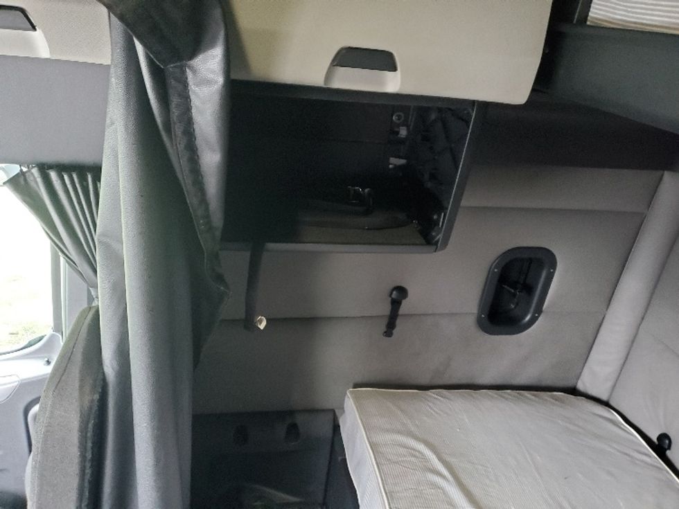 Sleeper Tractor-Heavy Duty Tractors-Freightliner-2019-T12642ST-White Deer-PA-573,775\n\t\tmiles-$ 54,000 - Image 19