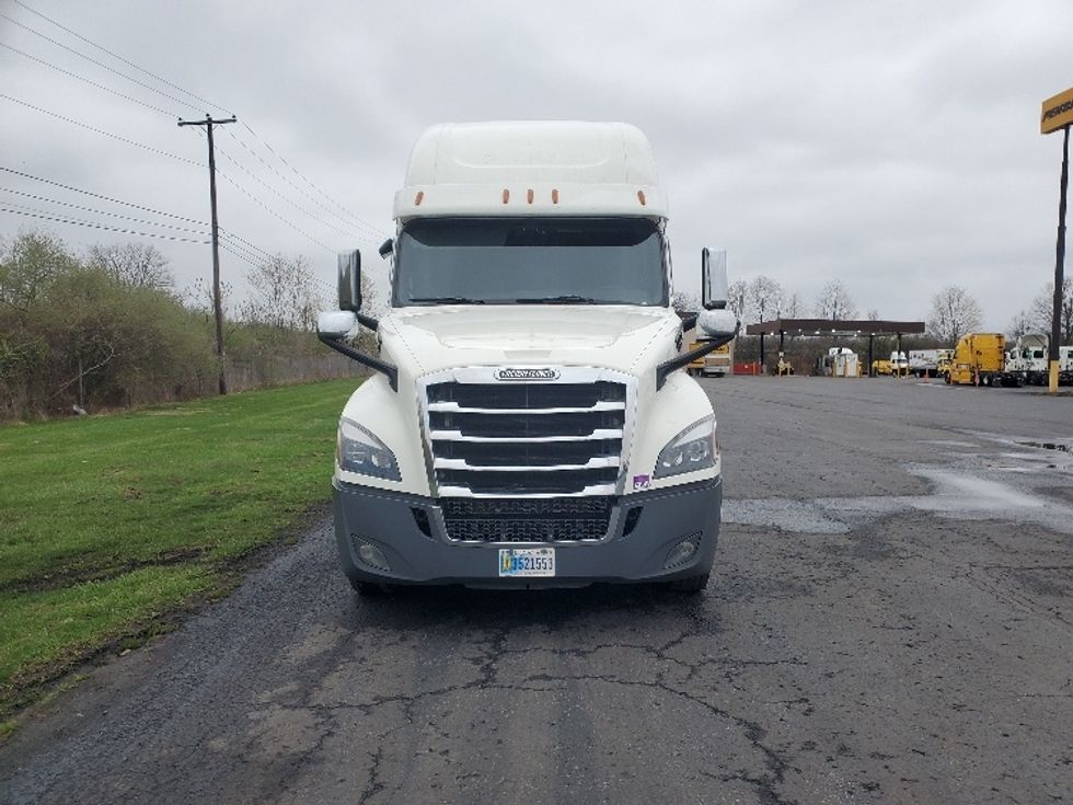 Sleeper Tractor-Heavy Duty Tractors-Freightliner-2019-T12642ST-White Deer-PA-573,775\n\t\tmiles-$ 54,000 - Image 2