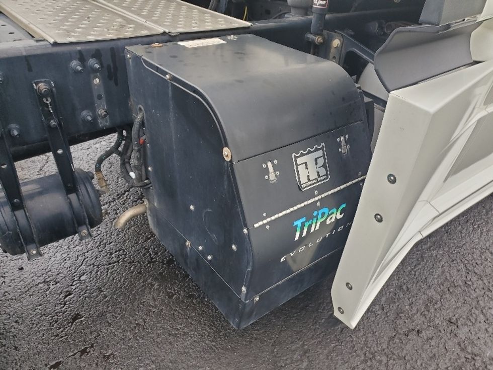 Sleeper Tractor-Heavy Duty Tractors-Freightliner-2019-T12642ST-White Deer-PA-573,775\n\t\tmiles-$ 54,000 - Image 22