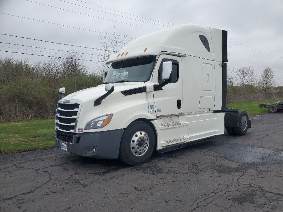 Sleeper Tractor-Heavy Duty Tractors-Freightliner-2019-T12642ST-White Deer-PA-573,775\n\t\tmiles-$ 54,000 - Image 3