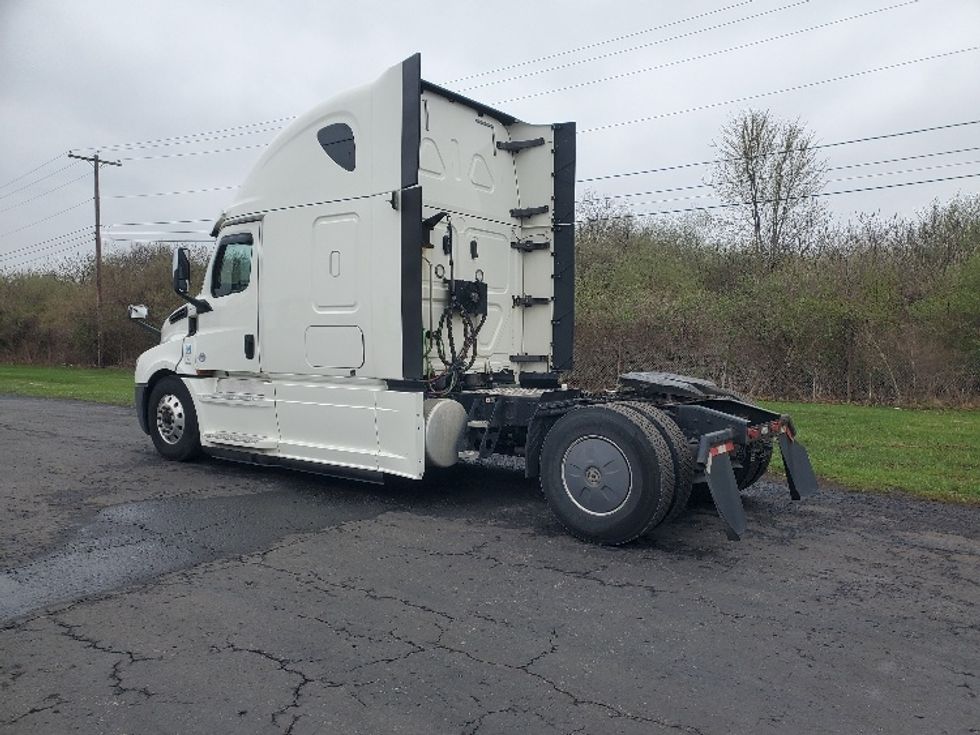 Sleeper Tractor-Heavy Duty Tractors-Freightliner-2019-T12642ST-White Deer-PA-573,775\n\t\tmiles-$ 54,000 - Image 5