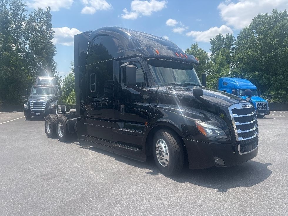 Sleeper Tractor-Heavy Duty Tractors-Freightliner-2019-T12662ST-Concord-NC-237,968\n\t\tmiles-$ 68,500 - Image 1