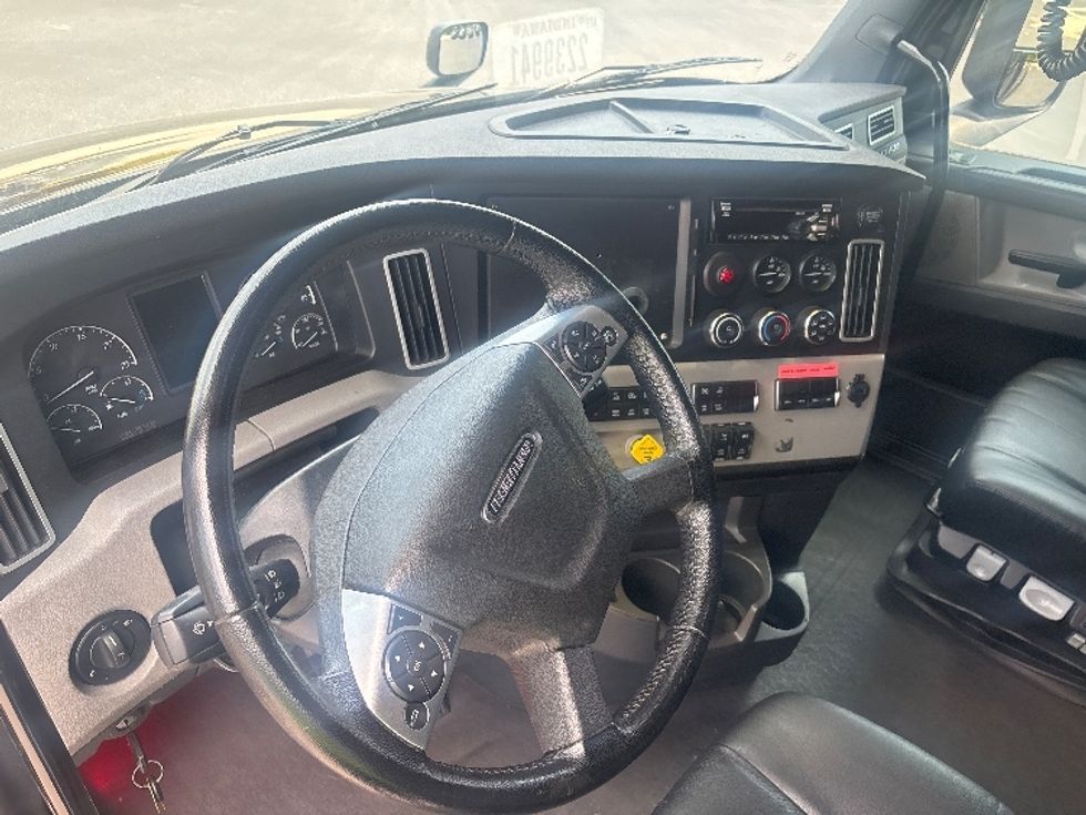 Sleeper Tractor-Heavy Duty Tractors-Freightliner-2019-T12662ST-Concord-NC-237,968\n\t\tmiles-$ 68,500 - Image 10