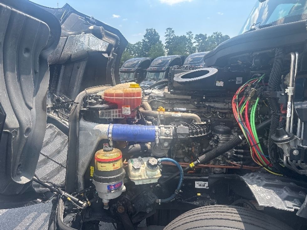 Sleeper Tractor-Heavy Duty Tractors-Freightliner-2019-T12662ST-Concord-NC-237,968\n\t\tmiles-$ 68,500 - Image 21