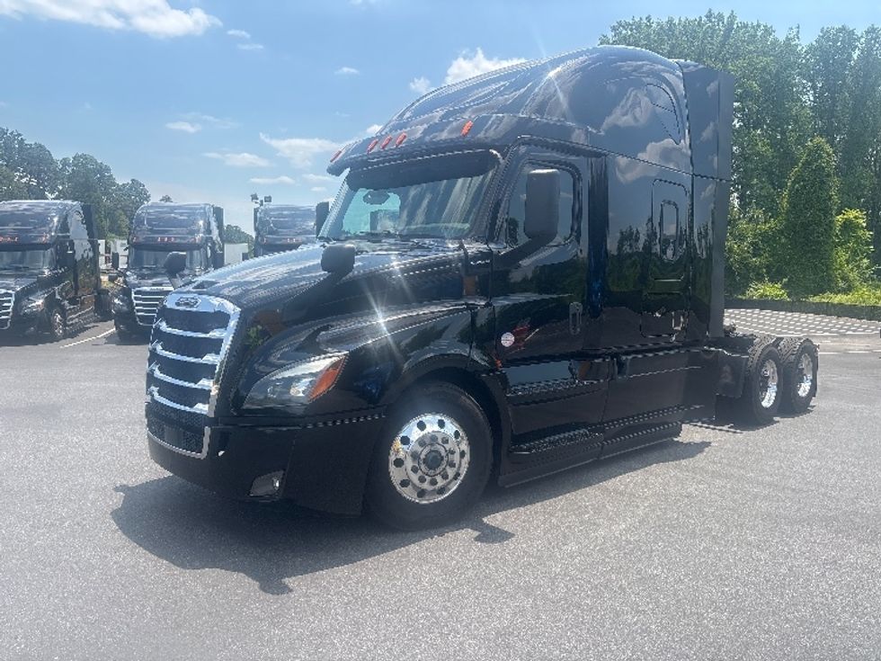 Sleeper Tractor-Heavy Duty Tractors-Freightliner-2019-T12662ST-Concord-NC-237,968\n\t\tmiles-$ 68,500 - Image 3
