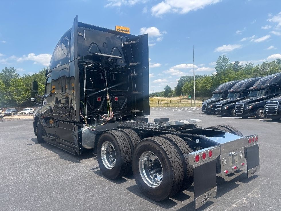Sleeper Tractor-Heavy Duty Tractors-Freightliner-2019-T12662ST-Concord-NC-237,968\n\t\tmiles-$ 68,500 - Image 5