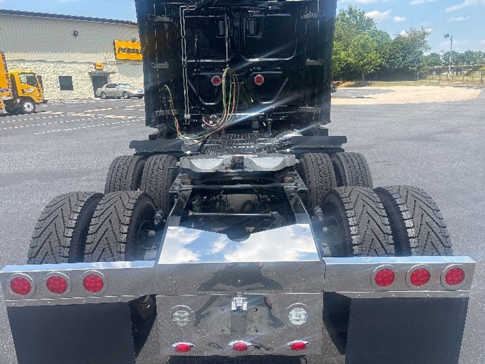 Sleeper Tractor-Heavy Duty Tractors-Freightliner-2019-T12662ST-Concord-NC-237,968\n\t\tmiles-$ 68,500 - Image 6