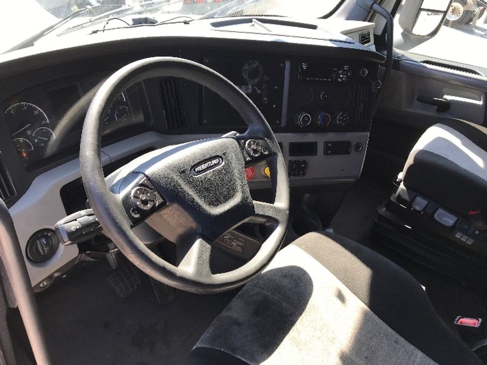 Sleeper Tractor-Heavy Duty Tractors-Freightliner-2019-T12662ST-Ocala-FL-548,240\n\t\tmiles-$ 52,000 - Image 11
