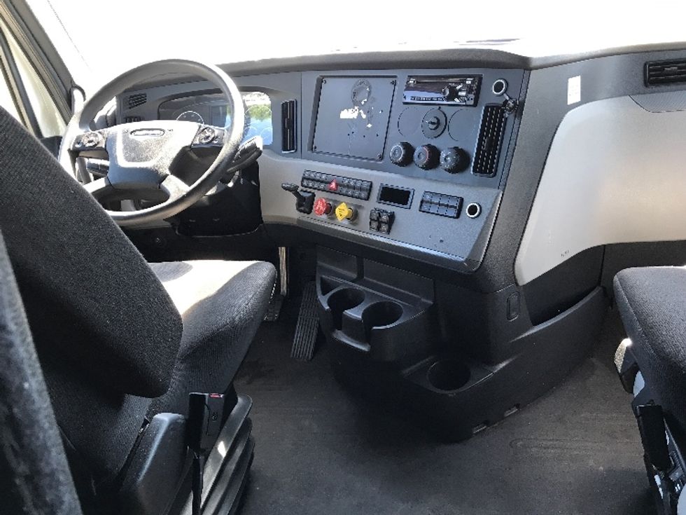 Sleeper Tractor-Heavy Duty Tractors-Freightliner-2019-T12662ST-Ocala-FL-548,240\n\t\tmiles-$ 52,000 - Image 12