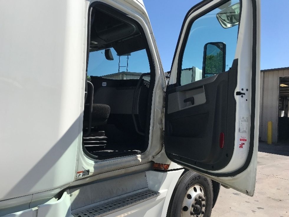 Sleeper Tractor-Heavy Duty Tractors-Freightliner-2019-T12662ST-Ocala-FL-548,240\n\t\tmiles-$ 52,000 - Image 13