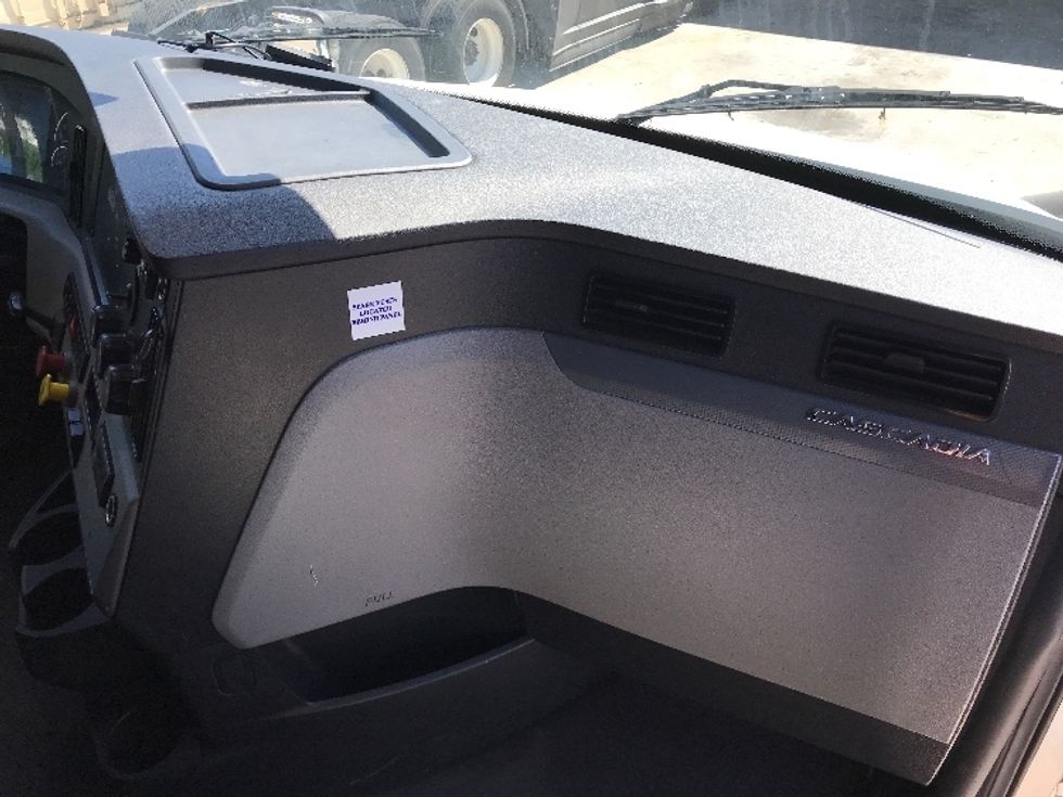 Sleeper Tractor-Heavy Duty Tractors-Freightliner-2019-T12662ST-Ocala-FL-548,240\n\t\tmiles-$ 52,000 - Image 14