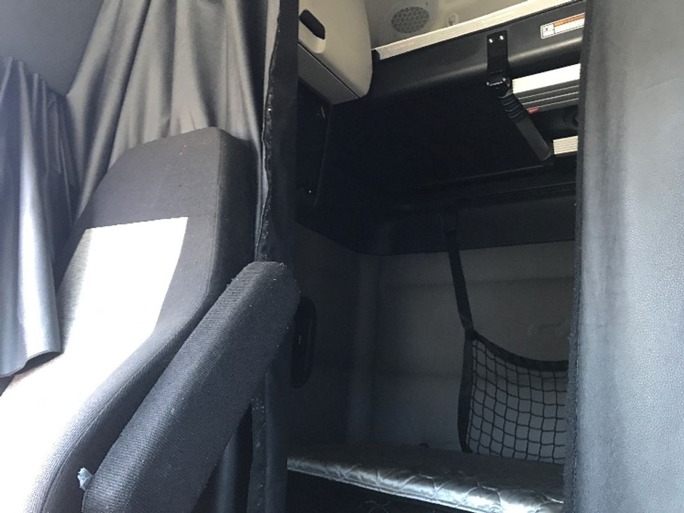 Sleeper Tractor-Heavy Duty Tractors-Freightliner-2019-T12662ST-Ocala-FL-548,240\n\t\tmiles-$ 52,000 - Image 17