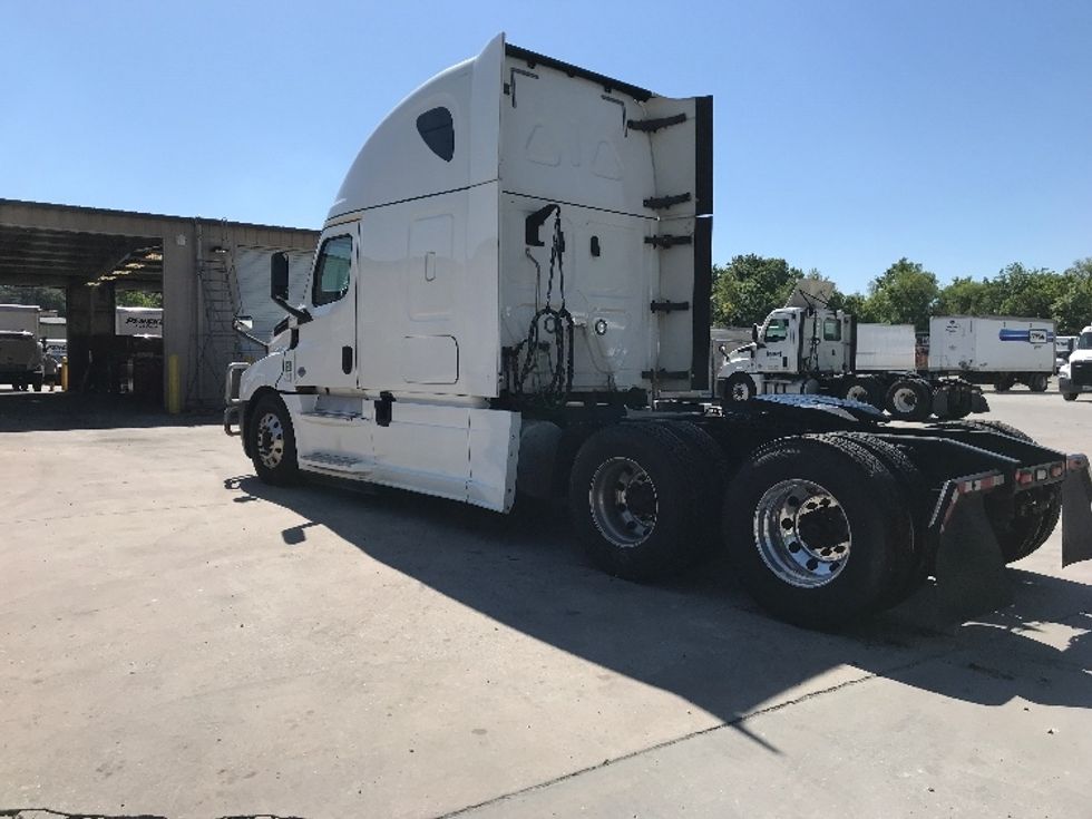 Sleeper Tractor-Heavy Duty Tractors-Freightliner-2019-T12662ST-Ocala-FL-548,240\n\t\tmiles-$ 52,000 - Image 5