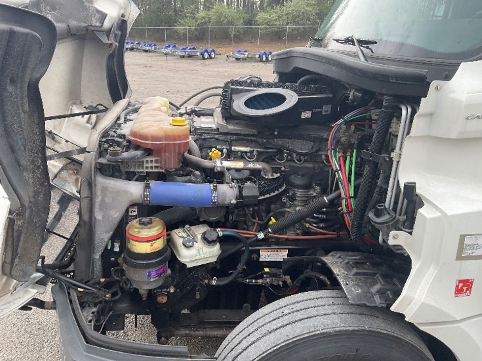 Sleeper Tractor-Heavy Duty Tractors-Freightliner-2019-T12664ST-Akron-OH-596,825\n\t\tmiles-$ 55,250 - Image 21