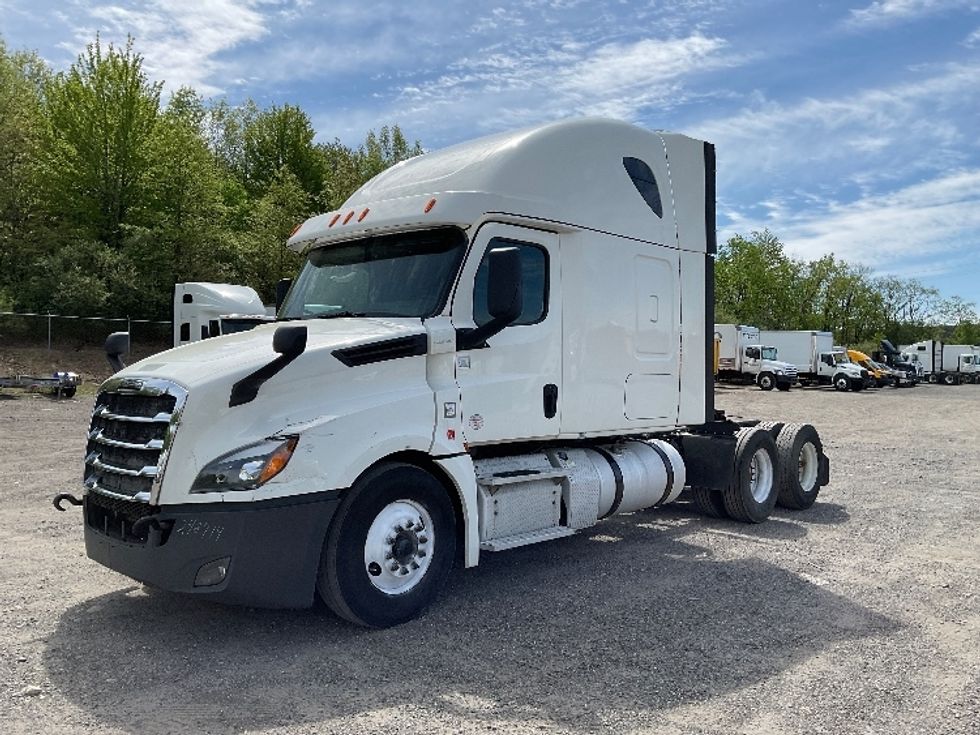 Sleeper Tractor-Heavy Duty Tractors-Freightliner-2019-T12664ST-Akron-OH-596,825\n\t\tmiles-$ 55,250 - Image 3