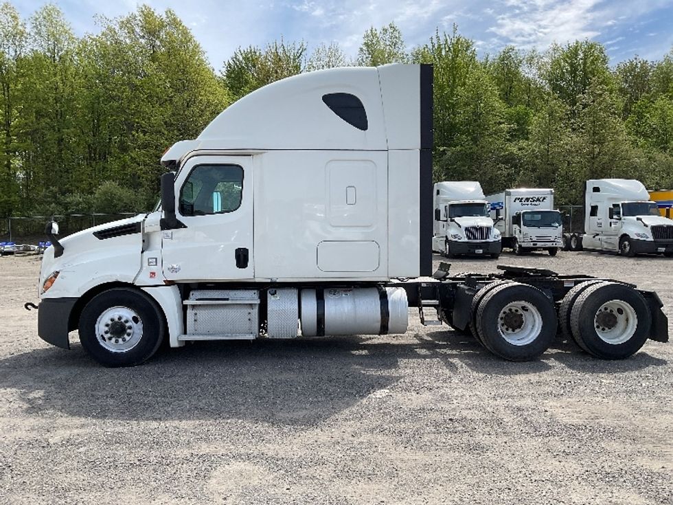Sleeper Tractor-Heavy Duty Tractors-Freightliner-2019-T12664ST-Akron-OH-596,825\n\t\tmiles-$ 55,250 - Image 4