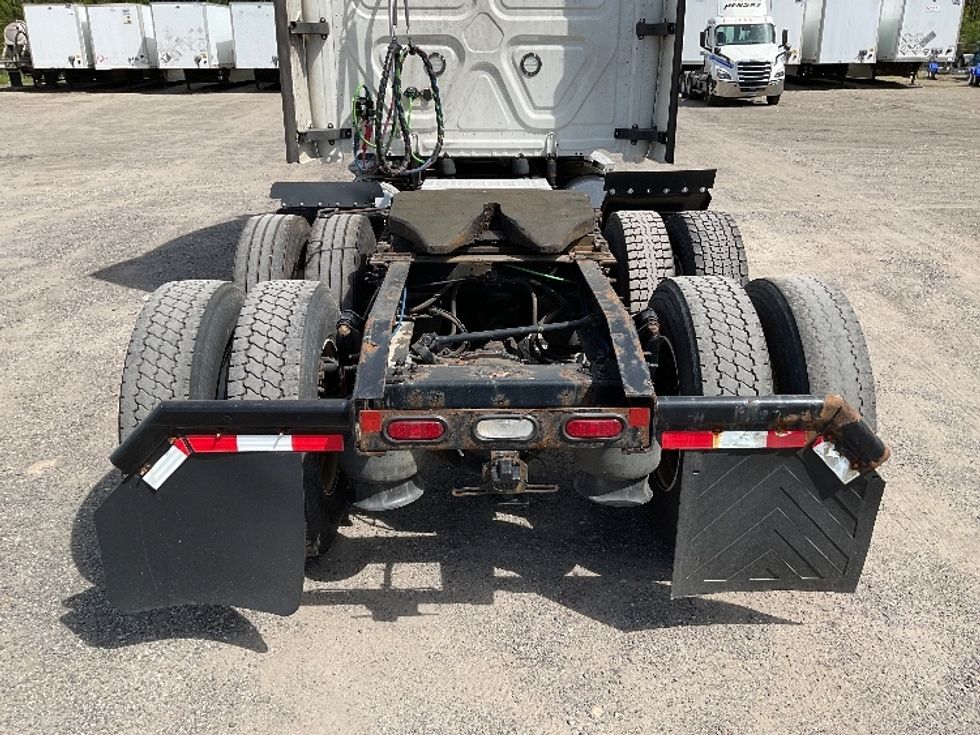 Sleeper Tractor-Heavy Duty Tractors-Freightliner-2019-T12664ST-Akron-OH-596,825\n\t\tmiles-$ 55,250 - Image 6