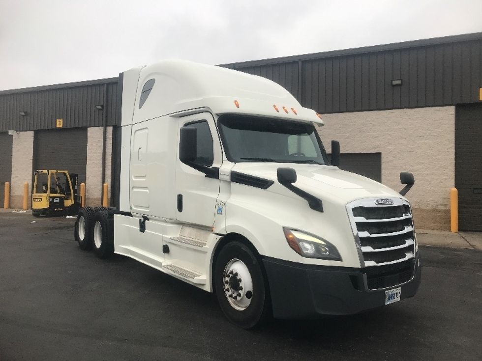 Sleeper Tractor-Heavy Duty Tractors-Freightliner-2019-T12664ST-Akron-OH-605,129\n\t\tmiles-$ 52,500 - Image 1