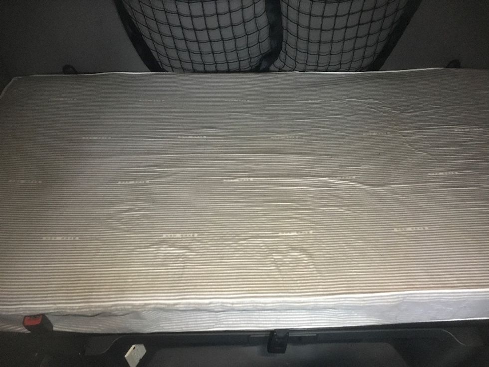 Sleeper Tractor-Heavy Duty Tractors-Freightliner-2019-T12664ST-Akron-OH-605,129\n\t\tmiles-$ 52,500 - Image 17