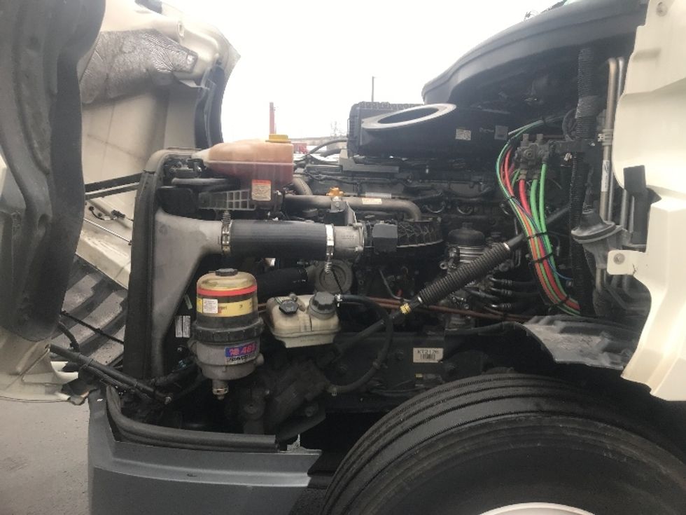 Sleeper Tractor-Heavy Duty Tractors-Freightliner-2019-T12664ST-Akron-OH-605,129\n\t\tmiles-$ 52,500 - Image 21